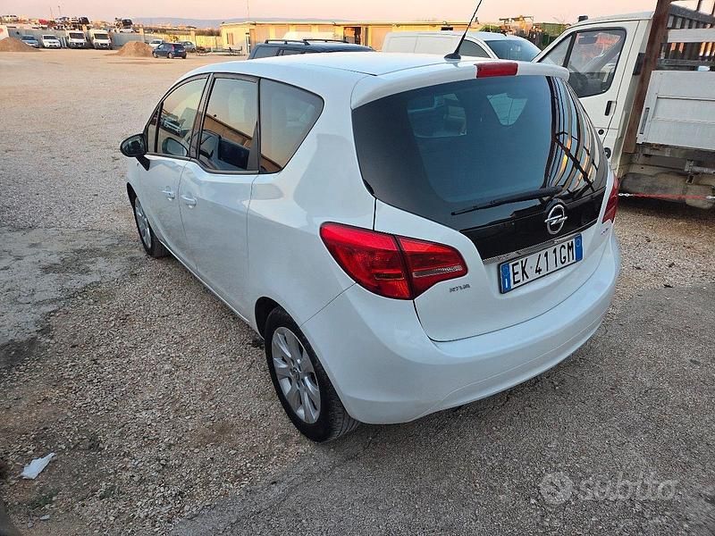 Usata Opel Meriva 95 CV (69 kW) 2011 Monovolume