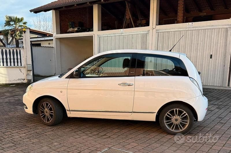 Usata Lancia Ypsilon 69 CV (50 kW) 2011 Bianco Utilitaria