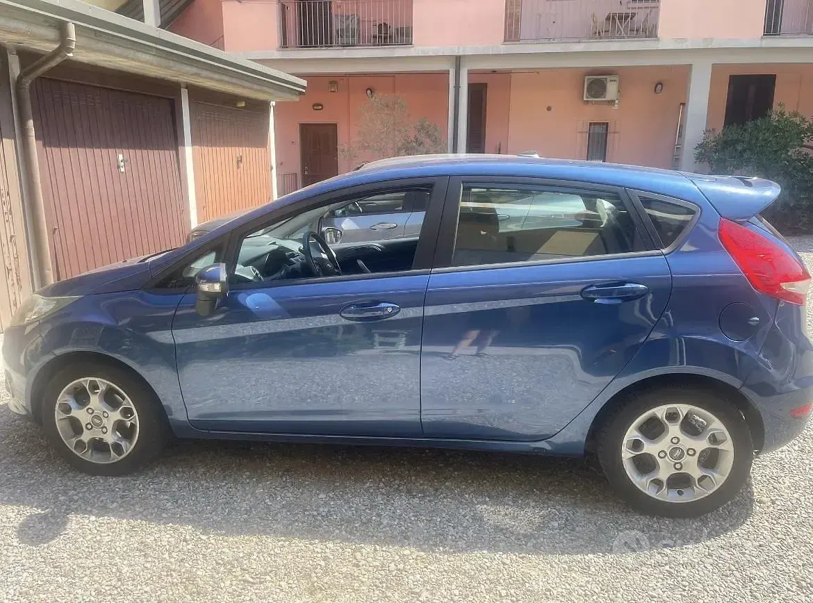 Usado Ford Fiesta 82 HP (60 kW) 2009 Azul Citadino
