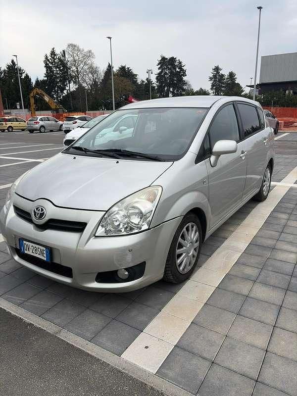 Usata Toyota Corolla Verso 136 CV (100 kW) 2008 Argento Monovolume