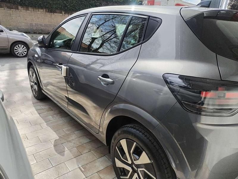 Nuova Dacia Sandero Essentiel 91 CV (66 kW) 2026 Grigio Berlina