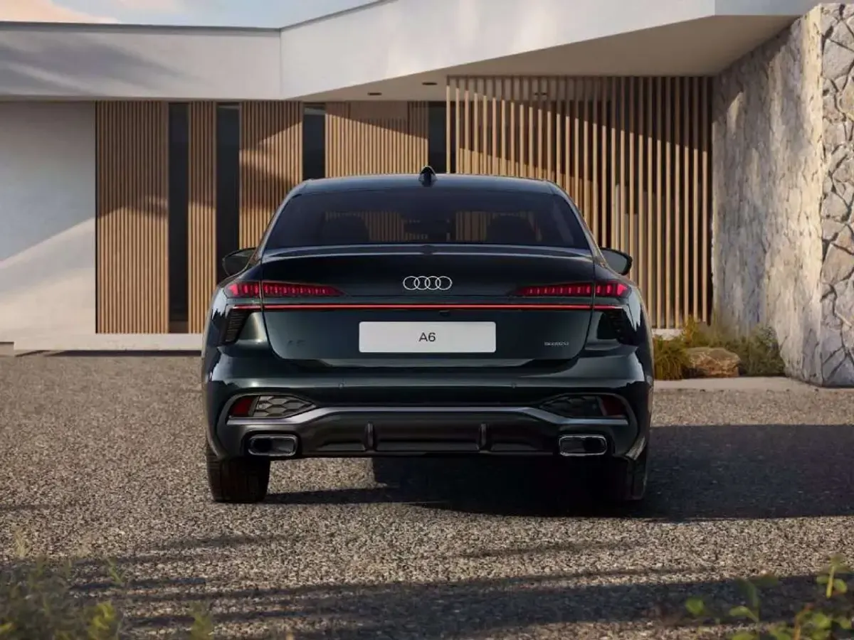Nuova Audi A6 S-Line 252 CV (185 kW) 2026 Verde mezzanotte metallizzato Berlina
