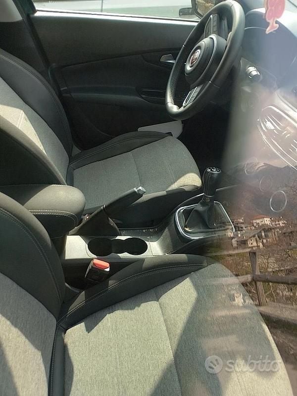 Usata Fiat Tipo Cross 101 CV (74 kW) 2021 Blu Berlina