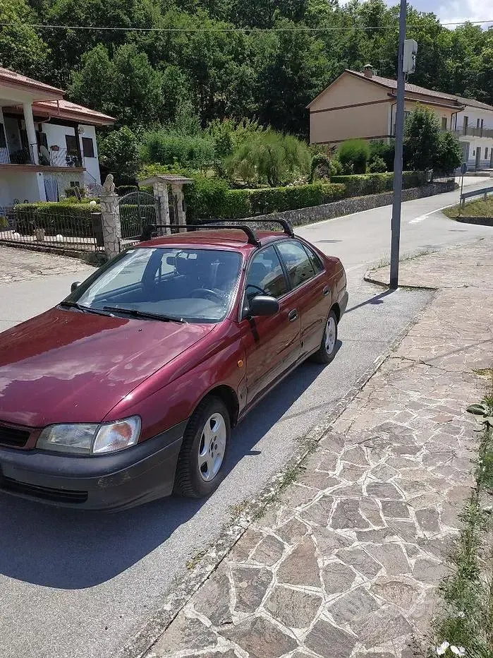 Usata Toyota Carina E 106 CV (77 kW) 1997 Rosso Berlina
