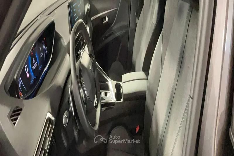 Usata Peugeot 5008 Allure 131 CV (96 kW) 2024 Gray SUV