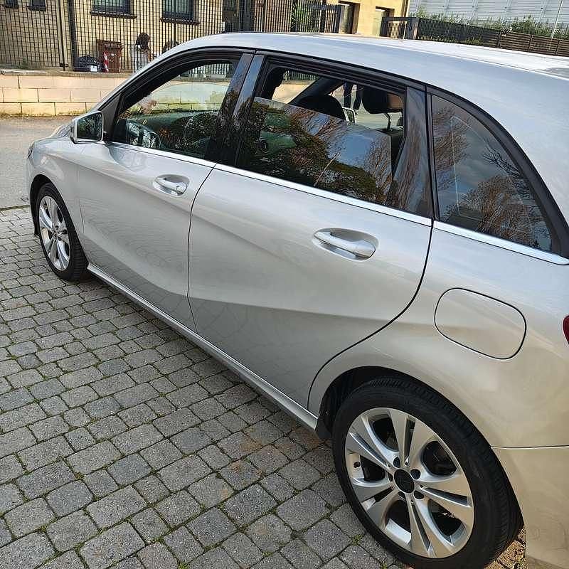 Usata Mercedes B180 109 CV (80 kW) 2017 Argento Monovolume
