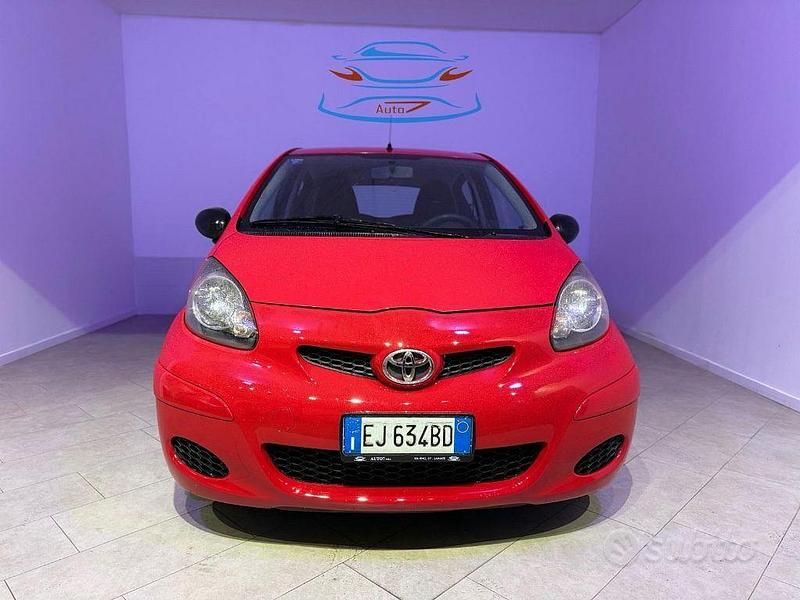 Usata Toyota Aygo Connect Style 68 CV (50 kW) 2011 Rosso Utilitaria