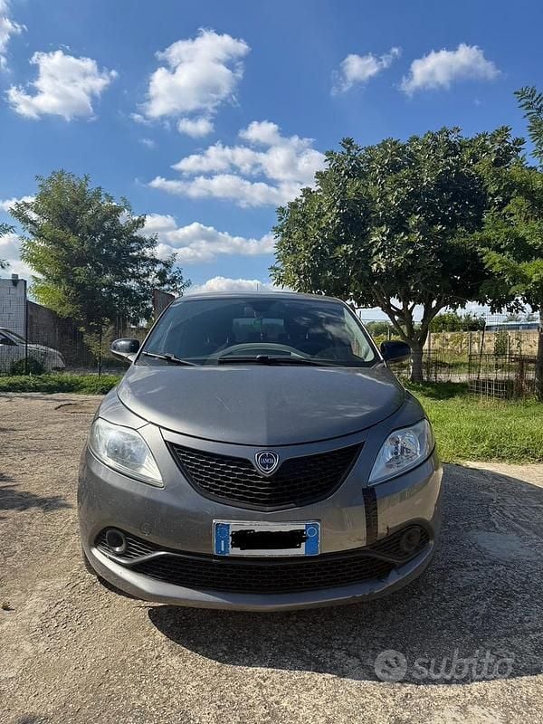 Usata Lancia Ypsilon 69 CV (50 kW) 2018 Grigio Utilitaria