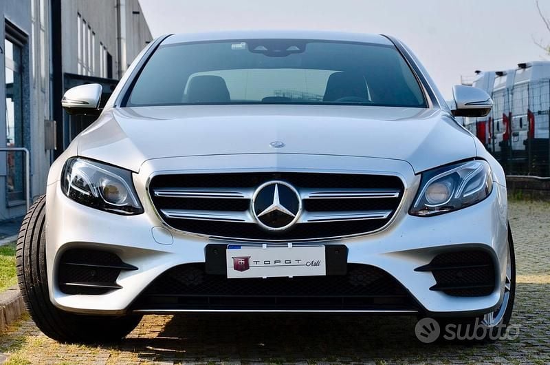 Usata Mercedes E220 AMG line 194 CV (142 kW) 2017 Grigio Berlina