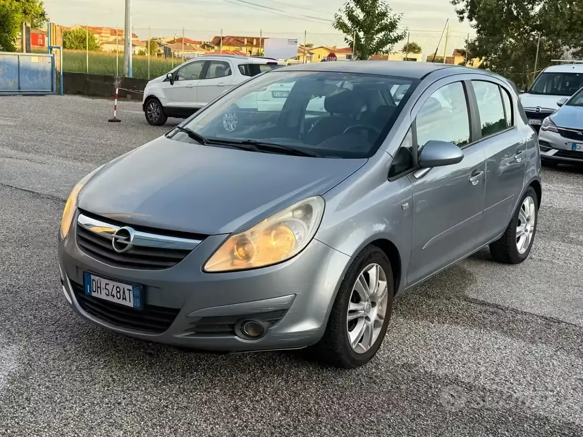 Używany Opel Corsa Club 75 KM (55 kW) 2007 Szary Hatchback