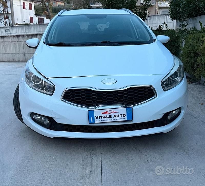 Bianco Usata 2012 Kia Ceed Sportswagon Station wagon | 5500 € (Buon prezzo) - Immagine 1/4