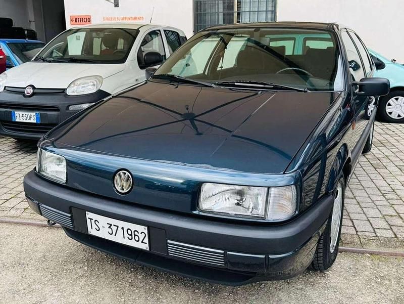 Usata VW Passat 90 CV (66 kW) 1991 Blu petrol Berlina