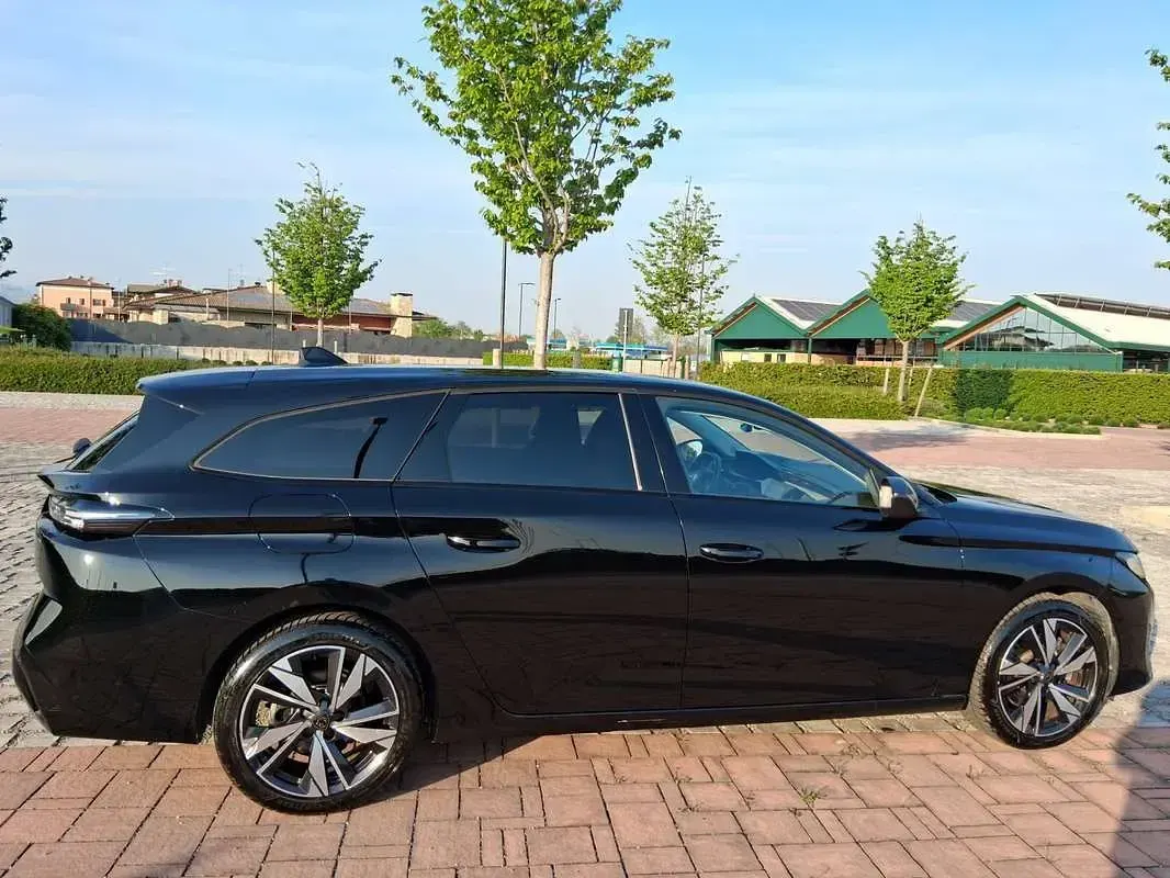 Usata Peugeot 308 SW Allure 131 CV (96 kW) 2022 Station wagon