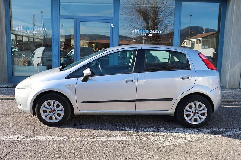 Usata Fiat Grande Punto Dynamic 77 CV (56 kW) 2009 Grigio Utilitaria