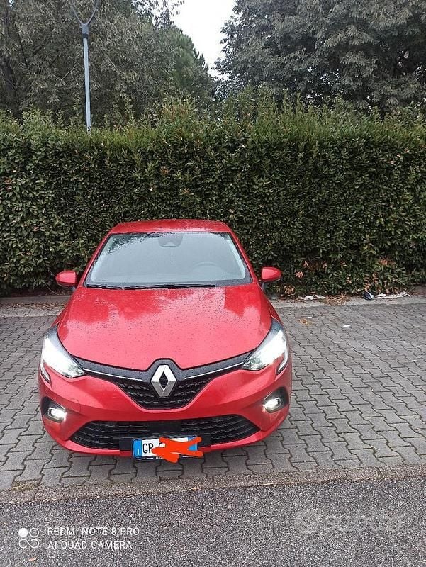 Usata Renault Clio V SE 65 CV (47 kW) 2022 Rosso Utilitaria