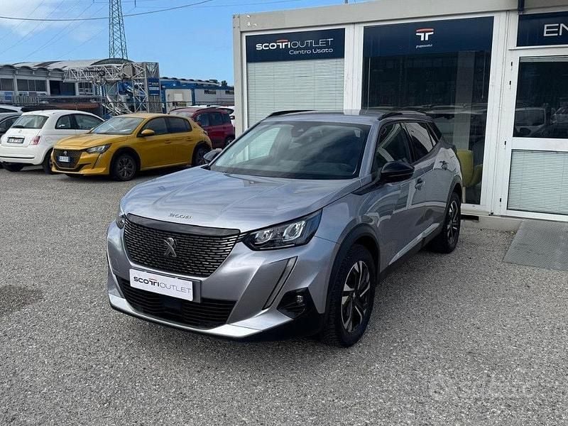 Grigio Usata 2022 Peugeot 2008 S SUV | 19.500 € (Buon prezzo) - Immagine 1/4