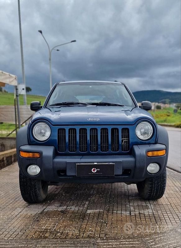 Usata Jeep Cherokee Sport 142 CV (104 kW) 2002 Blu SUV