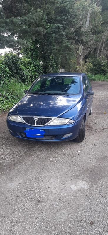 Blu Usata 2001 Lancia Ypsilon Due volumi | 1250 € (Buon prezzo) - Immagine 1/4