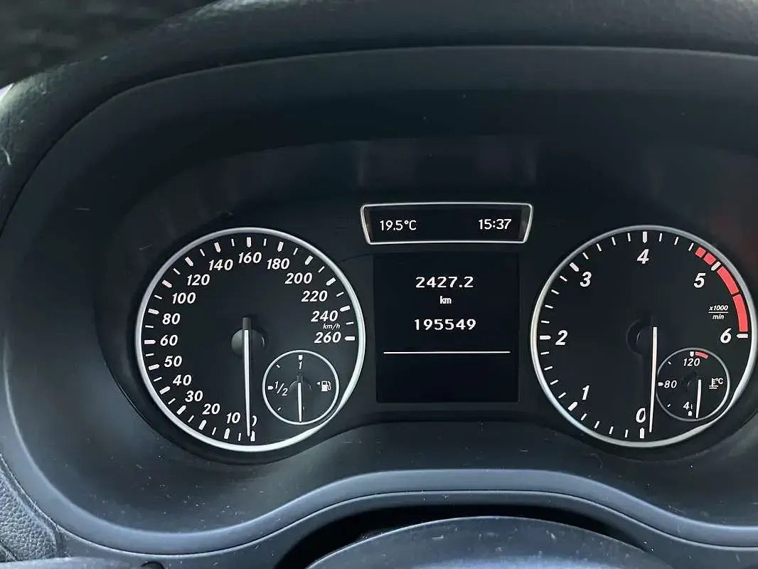 Usata Mercedes B180 Executive 109 CV (80 kW) 2013 Grigio Utilitaria