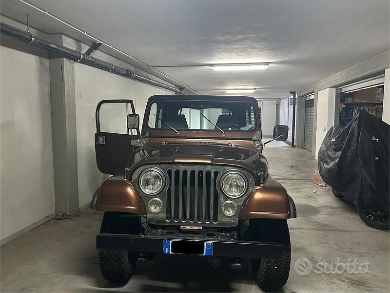Używany Jeep CJ 60 KM (44 kW) 1981 Brązowy SUV