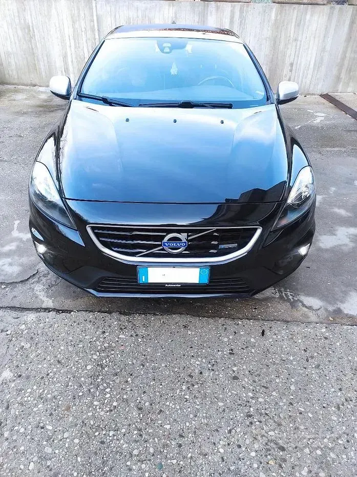 Usata Volvo V40 R-Design 115 CV (84 kW) 2014 Nero Berlina