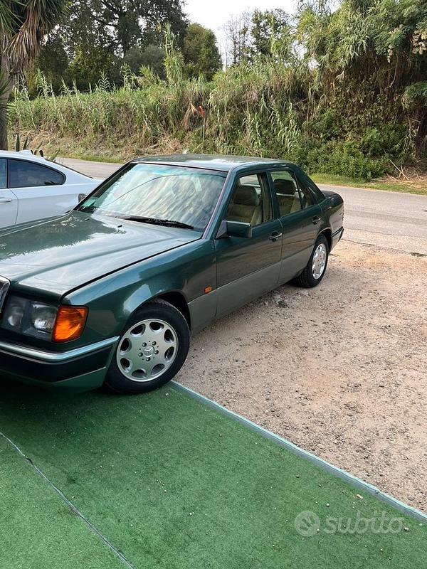 Usata Mercedes E200 122 CV (89 kW) 1992 Verde Berlina