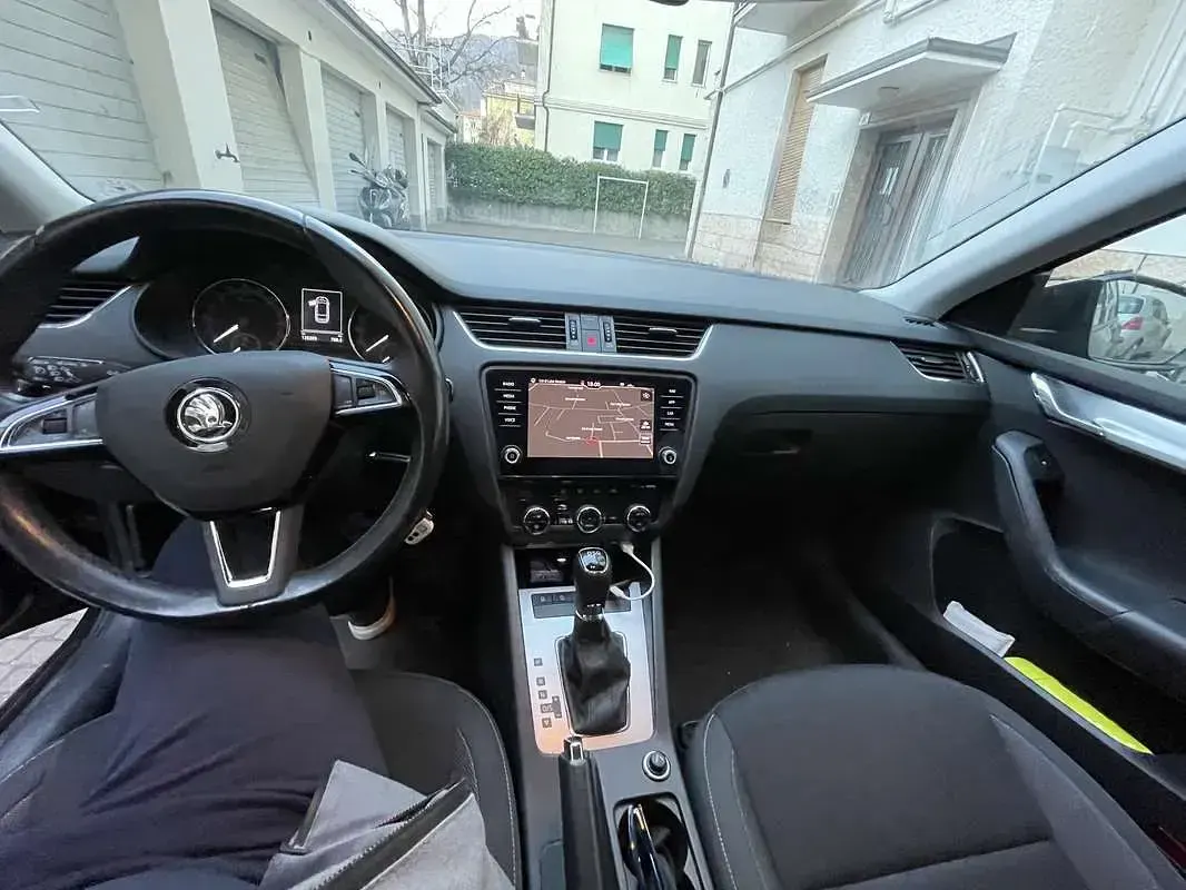 Usata Skoda Octavia Executive 150 CV (110 kW) 2018 Nero Station wagon