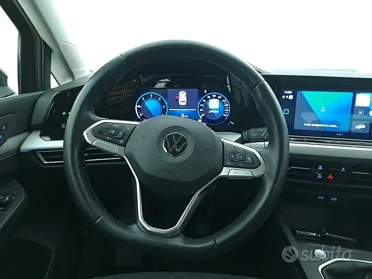 Usata VW Golf VIII Life 116 CV (85 kW) 2022 Grigio Station wagon