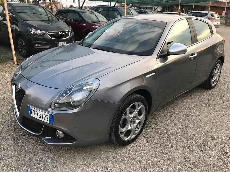 Grigio Usata 2019 Alfa Romeo Giulietta Super Due volumi | 13.800 € (Buon prezzo) - Immagine 1/4