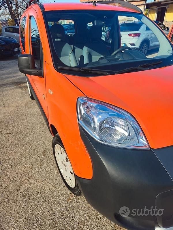 Usata Peugeot Bipper Premium 75 CV (55 kW) 2011 Arancione Monovolume