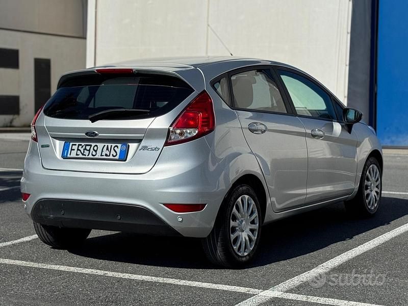 Usata Ford Fiesta 95 CV (69 kW) 2015 Grigio Berlina