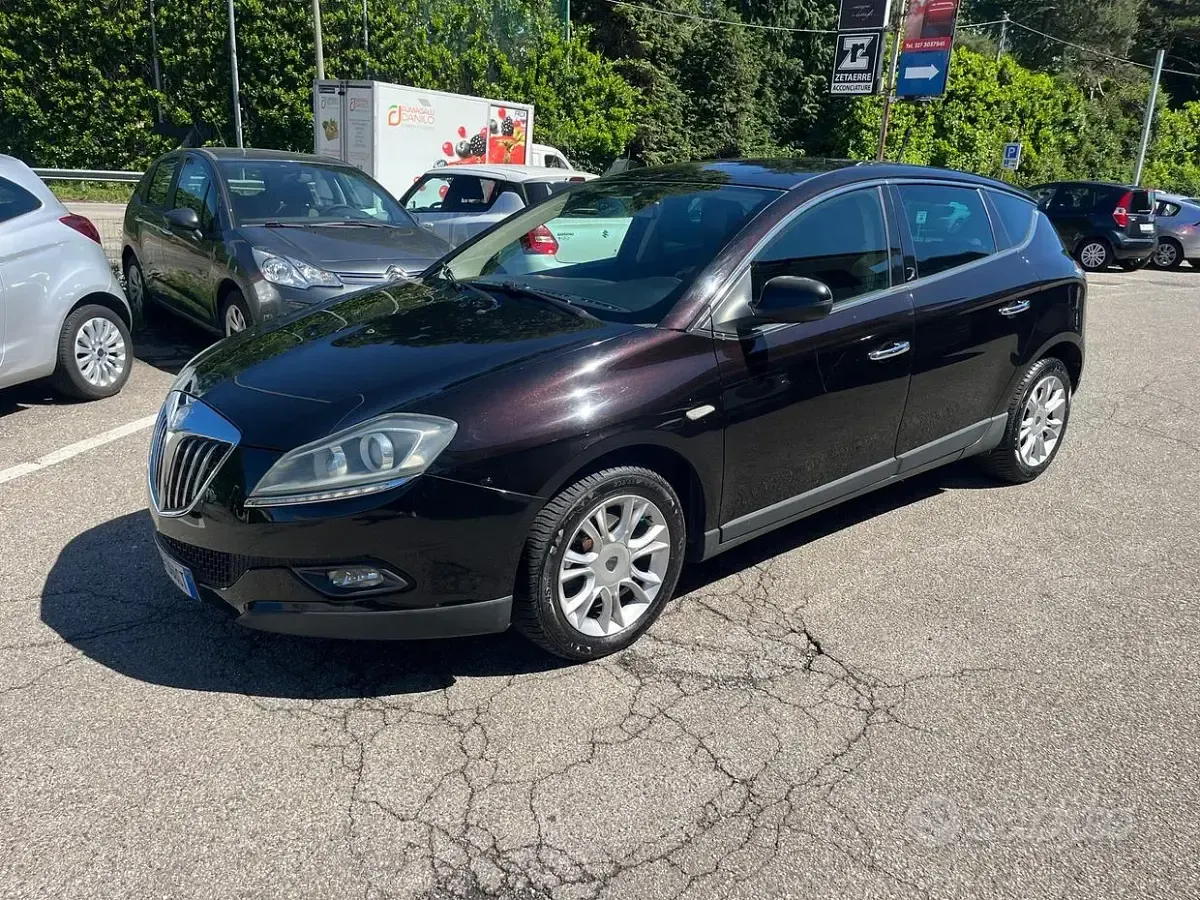 Usata Lancia Delta 120 CV (88 kW) 2011 Nero Utilitaria