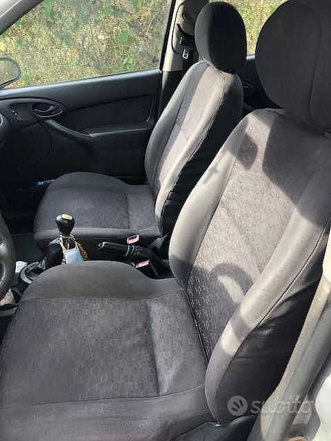 Usata Ford Focus 100 CV (73 kW) 2003 Grigio Station wagon