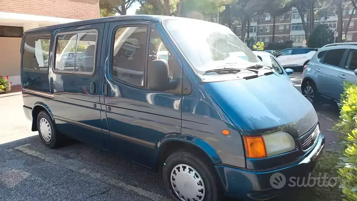 Usata Ford Transit Tourneo 85 CV (62 kW) 1999 Blu Monovolume