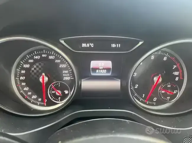 Usata Mercedes A180 122 CV (89 kW) 2016 Bianco Utilitaria