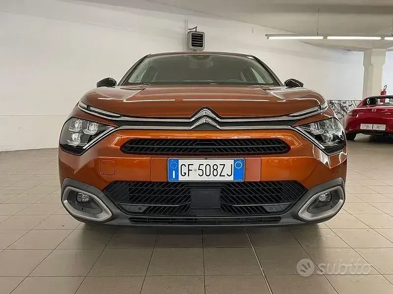 Usata Citroën e-C4 Shine 100 kW (136 CV) 2021 Arancione Berlina