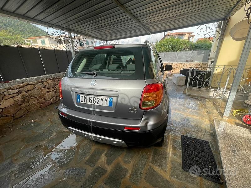 Usata Fiat Sedici 120 CV (88 kW) 2008 Grigio SUV