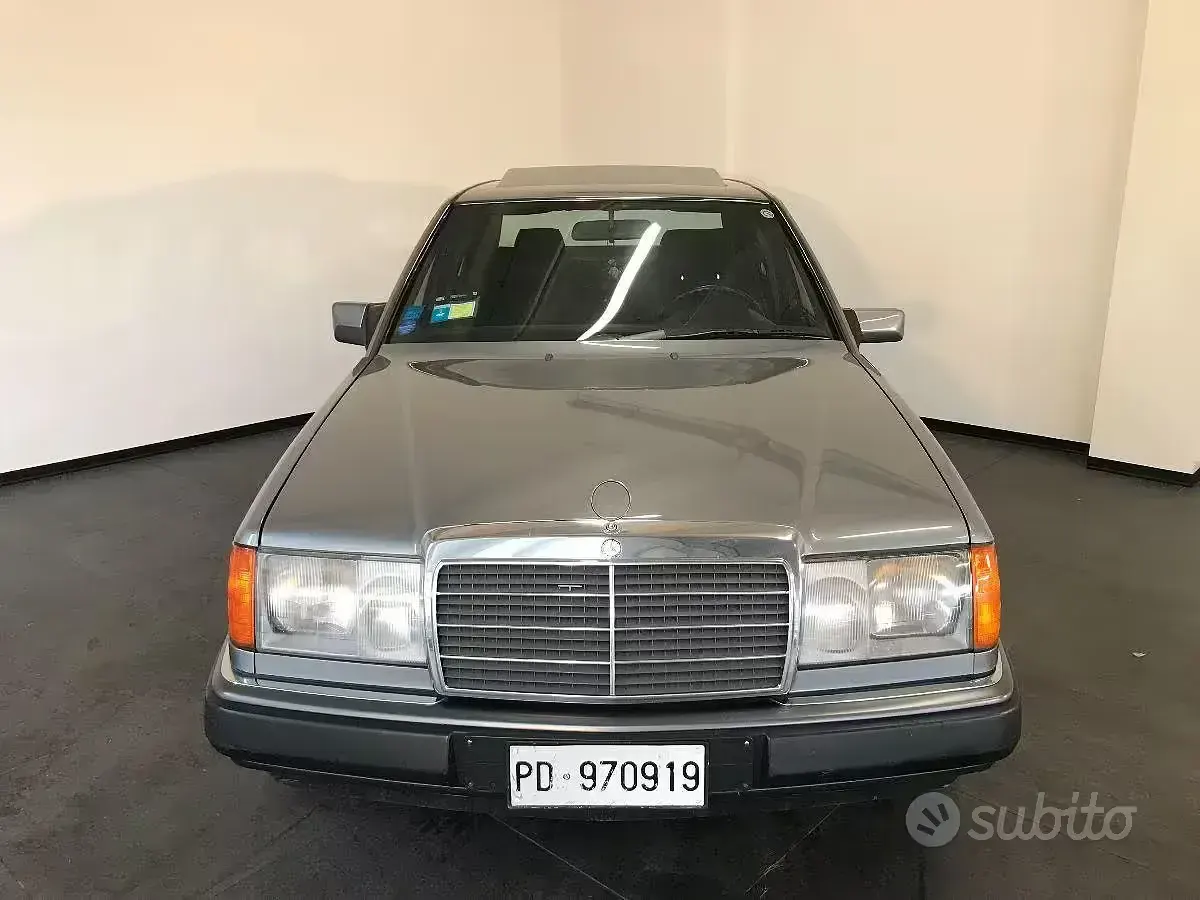 Usata Mercedes 200 122 CV (89 kW) 1989 Grigio Berlina
