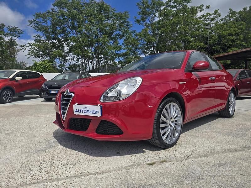 Rosso Usata 2010 Alfa Romeo Giulietta Progression Tre volumi | 7800 € (Molto cara) - Immagine 1/4