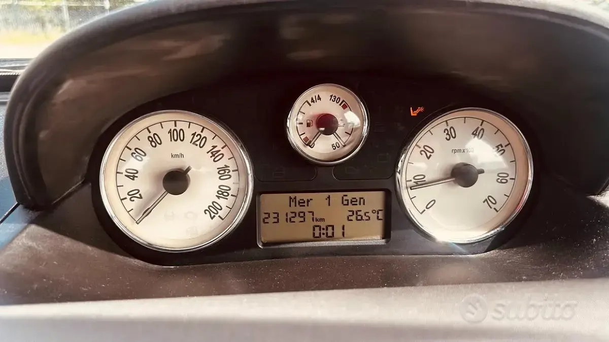 Begagnad Lancia Ypsilon 69 HK (50 kW) 2005 Grå Halvkombi