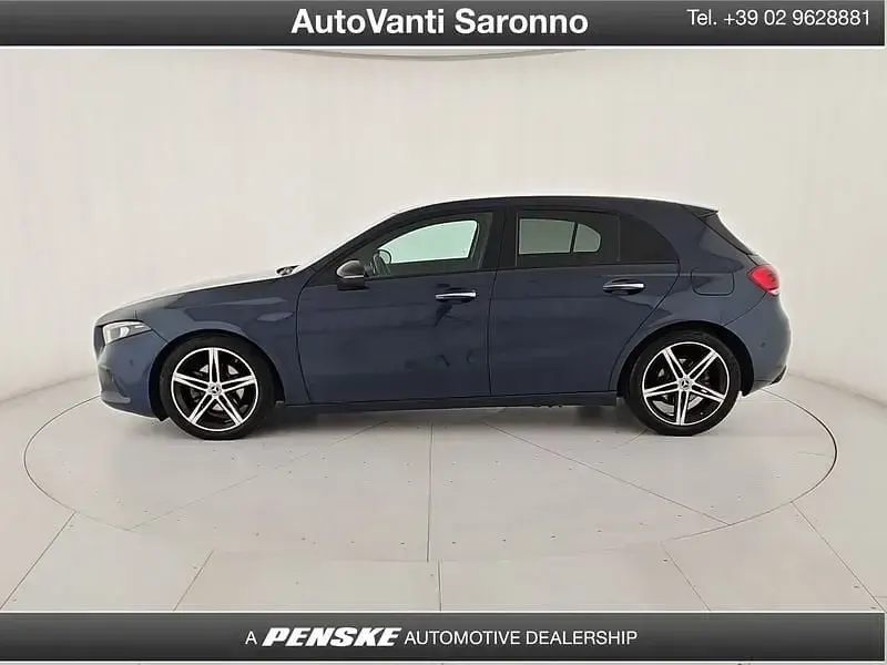 Usata Mercedes A180 116 CV (85 kW) 2021 Blu/azzurro Utilitaria