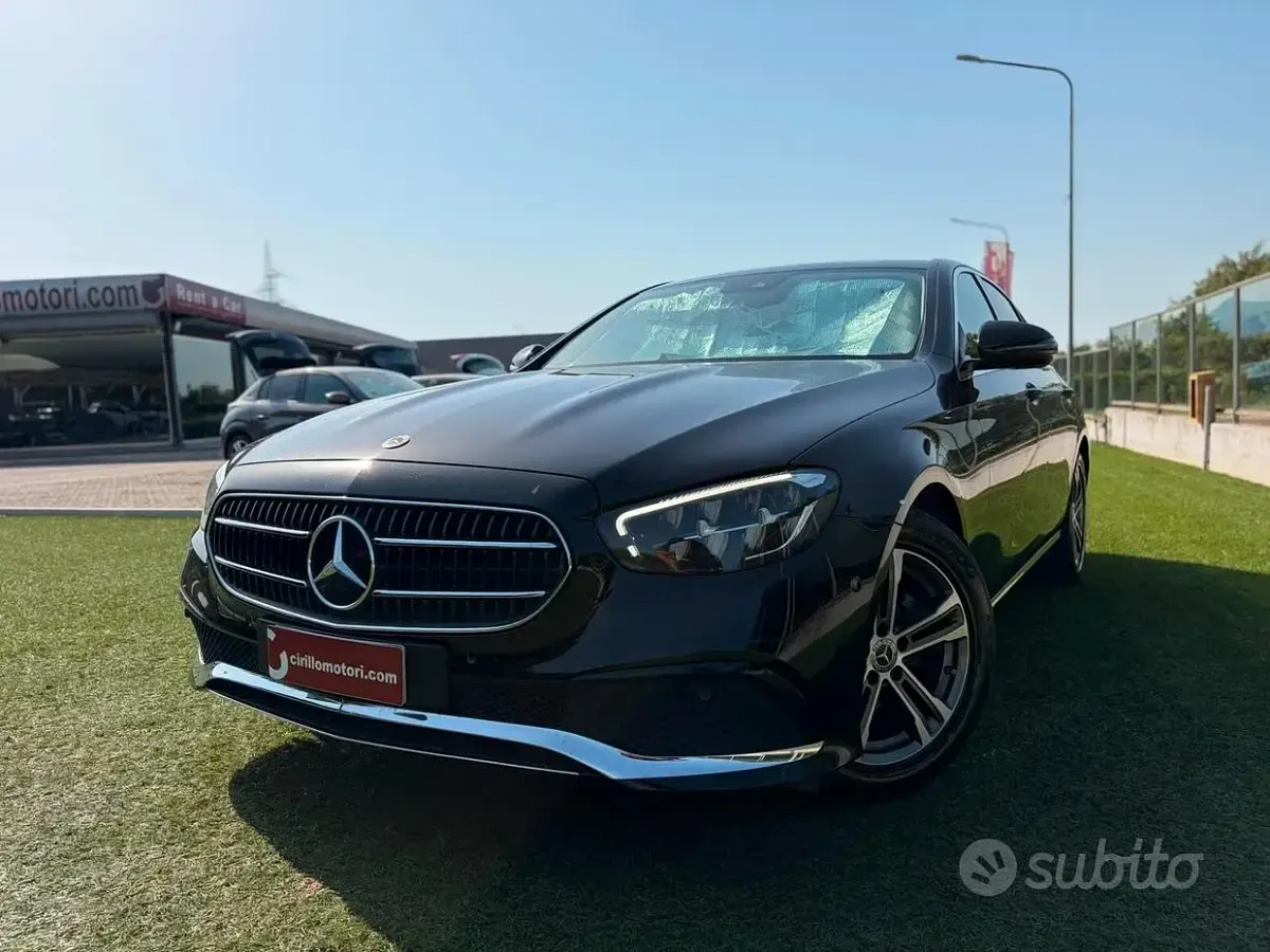 Usata Mercedes E200 Exclusive 160 CV (117 kW) 2022 Nero Berlina