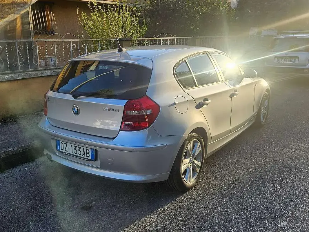 Usata BMW 120 177 CV (130 kW) 2009 Argento Utilitaria