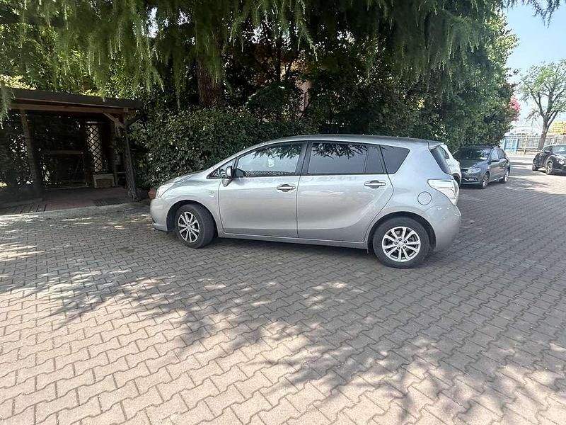 Usata 2012 Toyota Verso Sol Monovolume | 6500 € (Buon prezzo) - Immagine 1/4