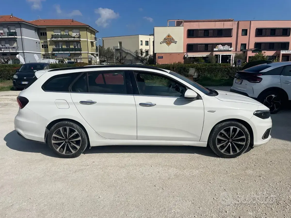 Usata Fiat Tipo 120 CV (88 kW) 2019 Bianco Station wagon