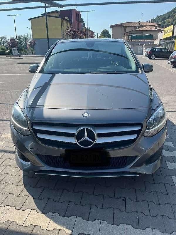Grigio Usata 2015 Mercedes B160 Executive Monovolume | 7000 € (Buon prezzo) - Immagine 1/4