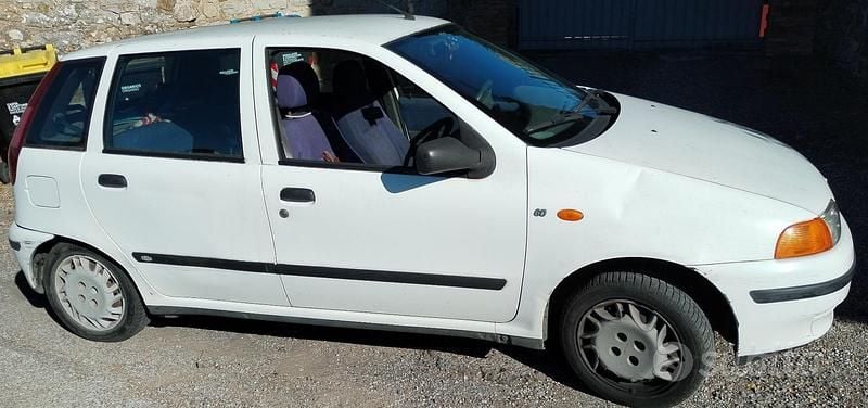 Bianco Usata 1999 Fiat Punto Due volumi | 500 € (Super prezzo) - Immagine 1/4