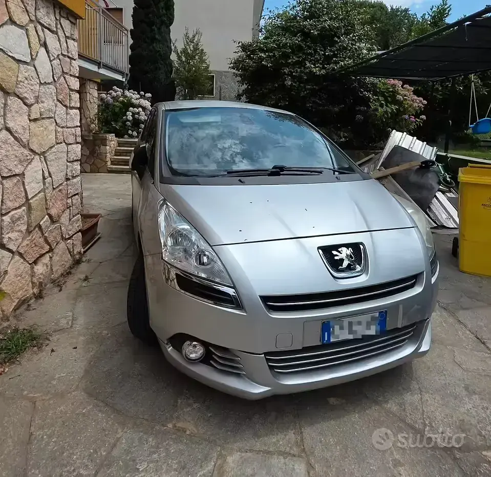 Usata Peugeot 5008 2012 Grigio Monovolume