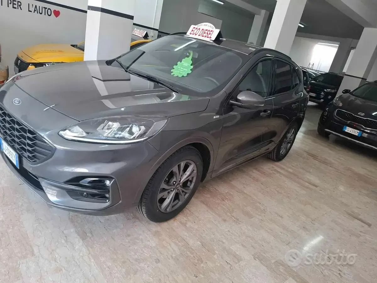 Usado Ford Kuga ST-Line 120 CV (88 kW) 2022 Gris SUV