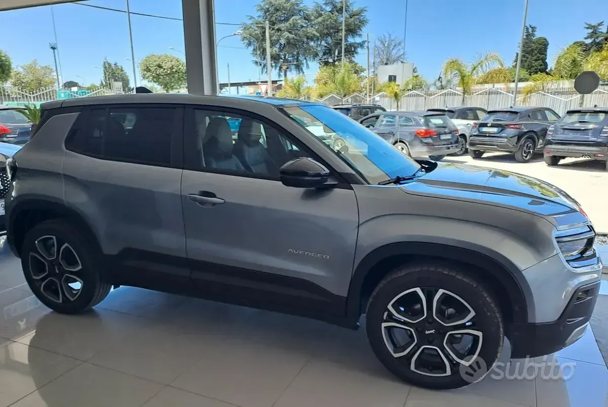 Usata Jeep Avenger Summit 101 CV (74 kW) 2024 Grigio SUV